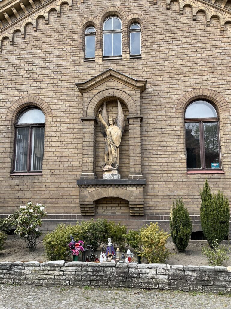 Wunderwelt Friedhof der St. Michael Gemeinde – Bild 2