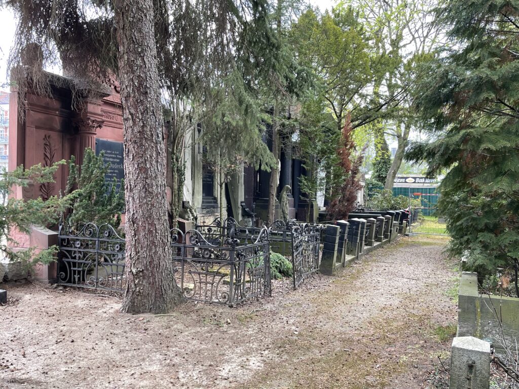 Wunderwelt Friedhof der St. Michael Gemeinde – Bild 13